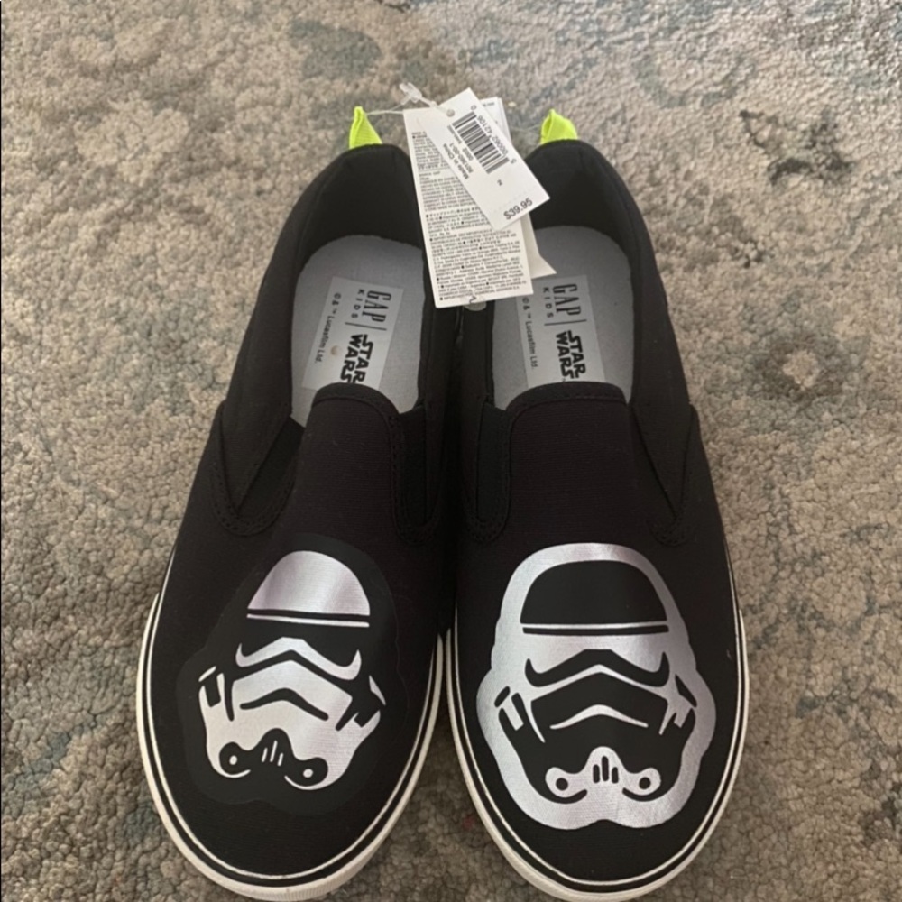 Boys Gap Star Wars black slip on size 2